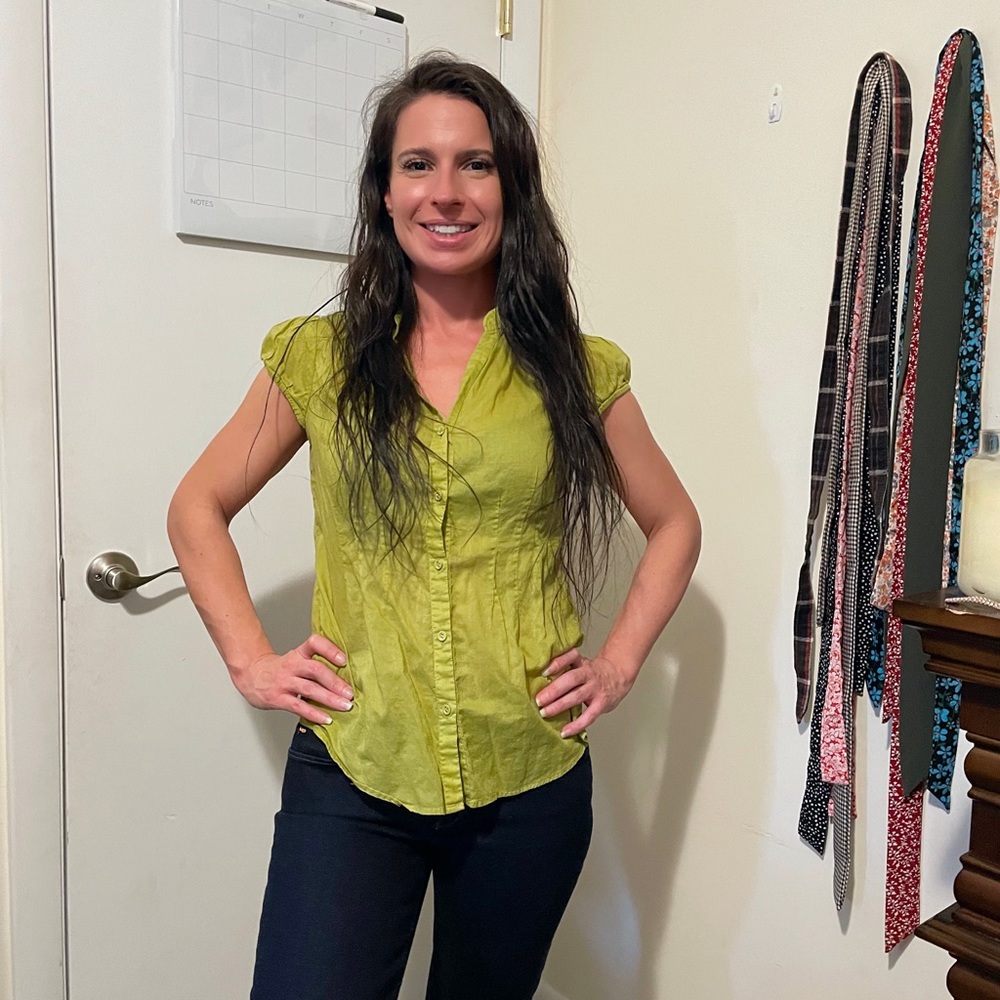 3/$15💛 🍀 Green Banana Republic top 🍀